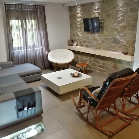 Modern Residence In The Center Of Trikala エクステリア 写真