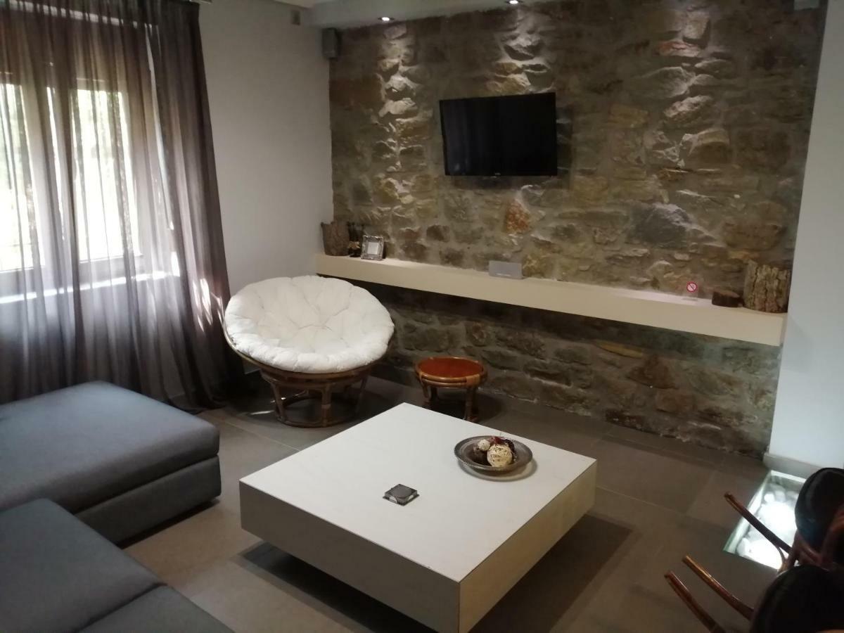 Modern Residence In The Center Of Trikala エクステリア 写真